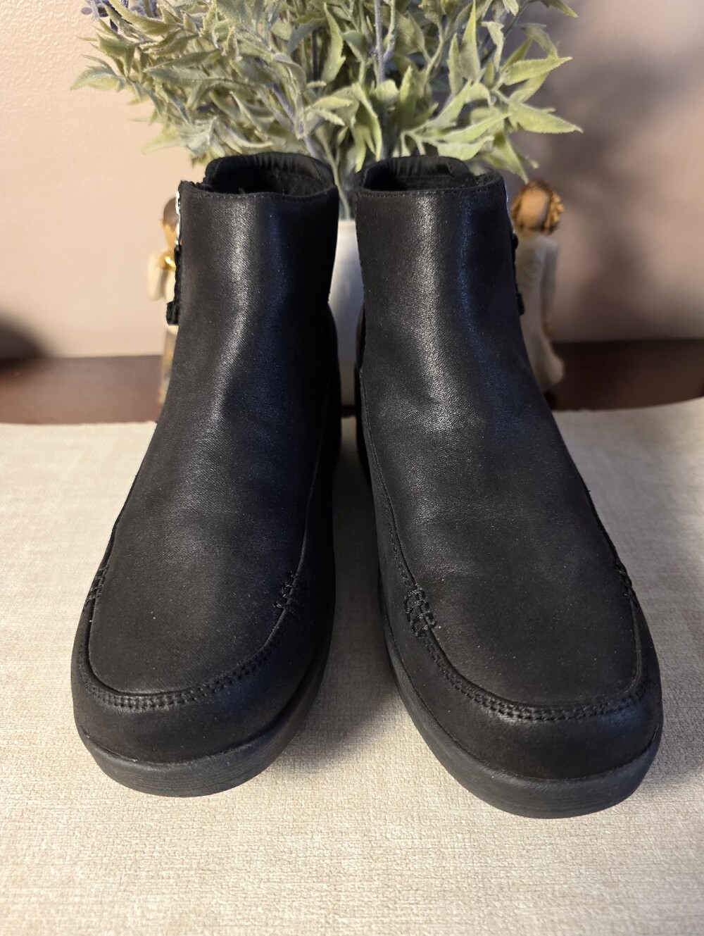 Skechers Black Leather Casual Boots w/Zippers